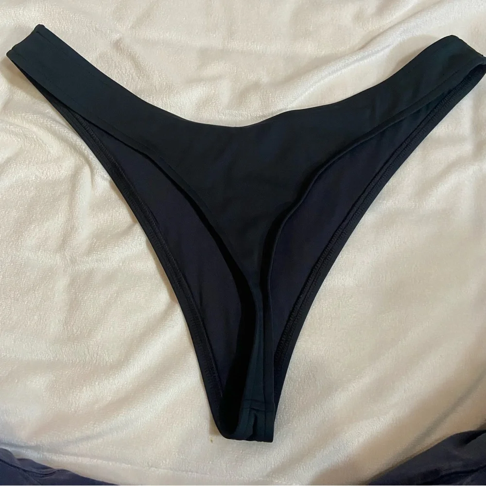 Frankies Bikinis sleek black